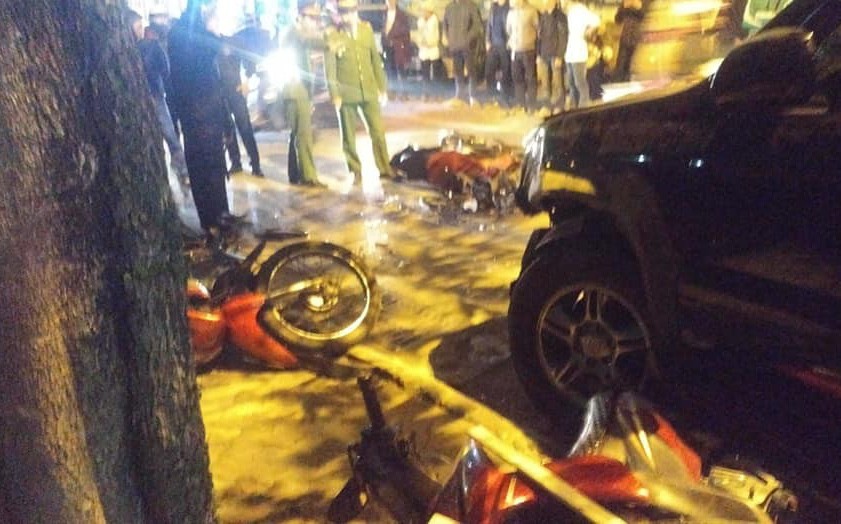 Hà Nội: Nữ tài xế lái Lexus đâm hàng loạt xe máy và ô tô, 1 học sinh bị cuốn vào gầm, 5 người bị thương nhập viện cấp cứu