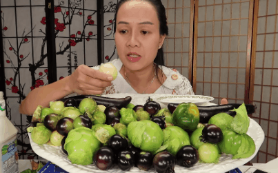 “Thù lù” là trái gì mà nữ YouTuber đang gây bão mạng này chưa ăn đã bảo ngọt, cắn vào chỉ biết “quắn quéo” chân tay?