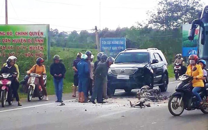 Tông vào ô tô, xe máy bốc cháy, người đàn ông tử vong tại chỗ