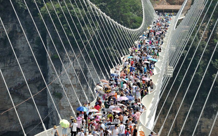 Nóng: Hơn 32 công trình cầu kính nổi tiếng của Trung Quốc bất ngờ đóng cửa, trong đó có cả “thiên đường sống ảo” Trương Gia Giới