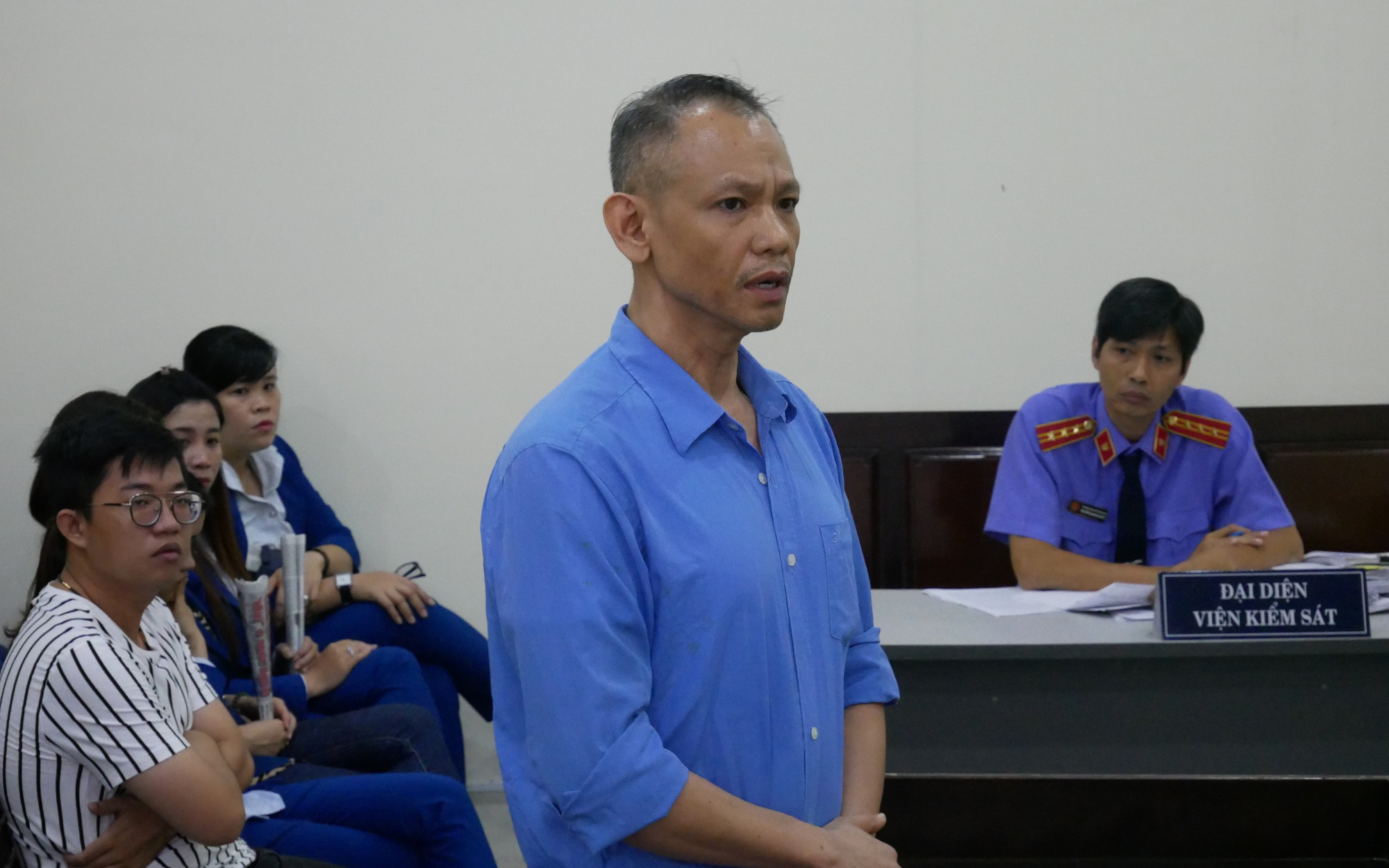 Ngã vào... mông và vùng kín em vợ Việt kiều, gã anh rể lãnh án 9 tháng tù về tội hiếp dâm