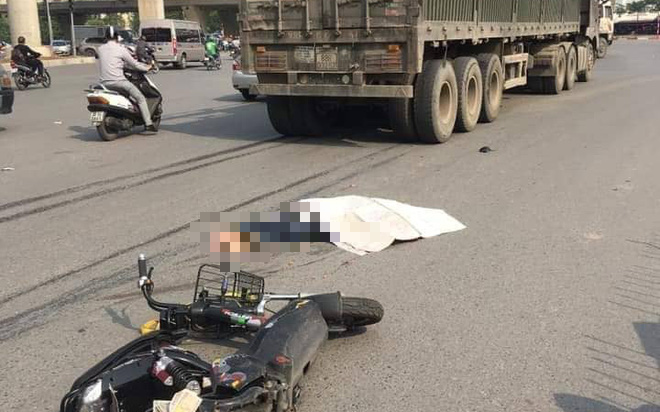 Hà Nội: Nữ sinh viên 19 tuổi tử vong thương tâm sau va chạm với xe đầu kéo