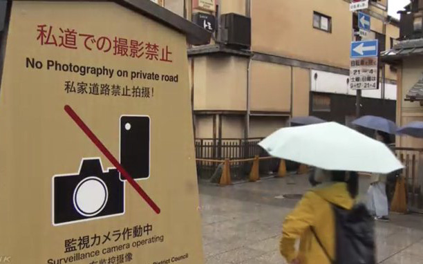 Từ “phốt” cực căng của Khoa Pug: Ở Nhật Bản, tự ý chụp hình người khác đăng lên mạng có thể bị khởi kiện
