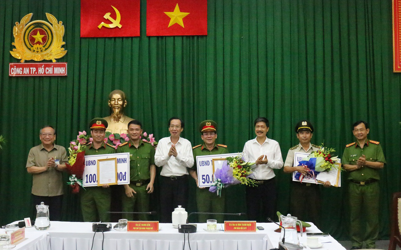 Khen thưởng 3 đơn vị phá án vụ đại ca giang hồ Quân "Xa Lộ" bị chém chết ở Sài Gòn