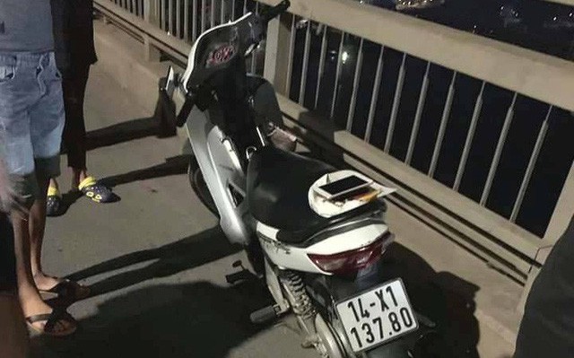 Để lại xe máy và điện thoại, nam thanh niên nhảy cầu Bãi Cháy lúc sáng sớm