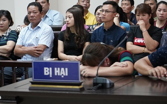 Tiểu thương chợ Long Biên từng 2 lần muốn tự tử, bật khóc khi giáp mặt trùm bảo kê Hưng "kính" tại tòa