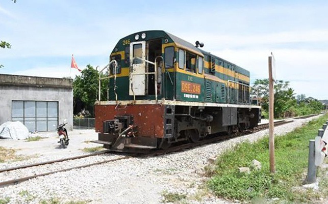 Người đàn ông bị tàu hỏa đâm tử vong khi băng qua đường sắt