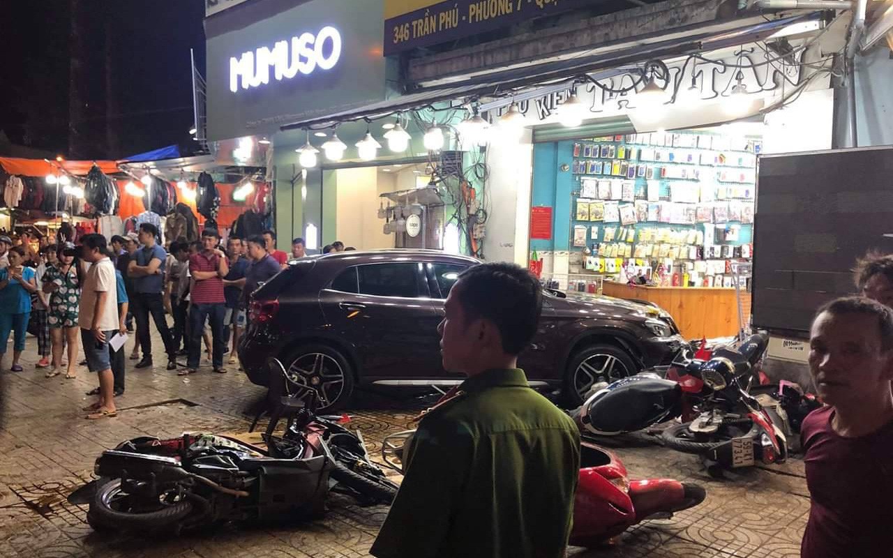 Danh tính nữ tài xế Mercedes tông hàng loạt xe máy làm nhiều người bị thương ở Sài Gòn