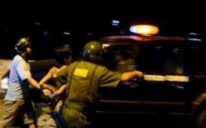 Cần tiền chơi game, nam thanh niên dùng bình xịt hơi cay tấn công tài xế xe ôm cướp tài sản ở Sài Gòn