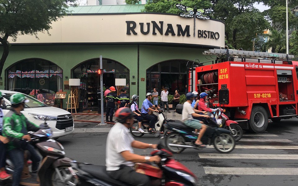 Cháy quán cafe RuNam Bistro ở trung tâm Sài Gòn, khách và nhân viên tháo chạy tán loạn