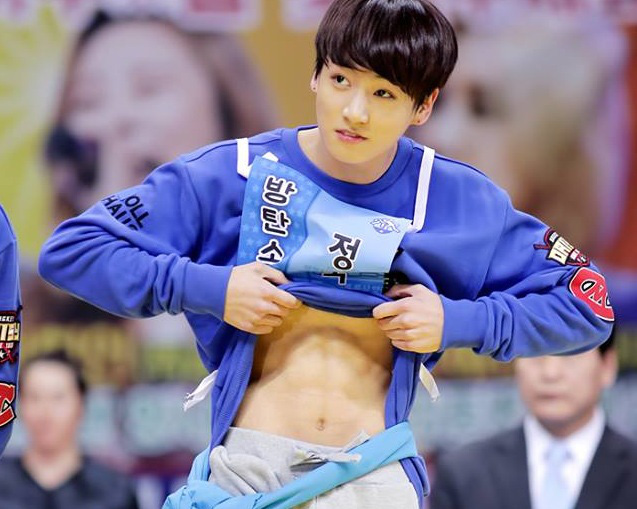 Body em út vàng Jungkook (BTS) đỉnh đến mức nào mà gây náo loạn từ sân khấu xứ Hàn, Billboard đến sóng truyền hình Mỹ? - Ảnh 12.