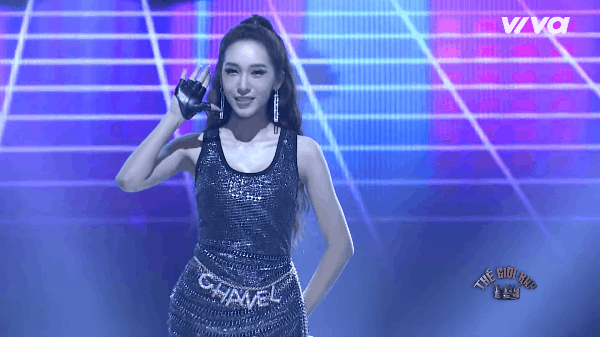 BigDaddy nhìn say đắm nhưng lại nở nụ cười hết sức giả trân khi thấy Emily tình tứ bên trai đẹp HIEUTHUHAI - Ảnh 3.
