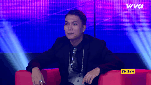 BigDaddy nhìn say đắm nhưng lại nở nụ cười hết sức giả trân khi thấy Emily tình tứ bên trai đẹp HIEUTHUHAI - Ảnh 5.