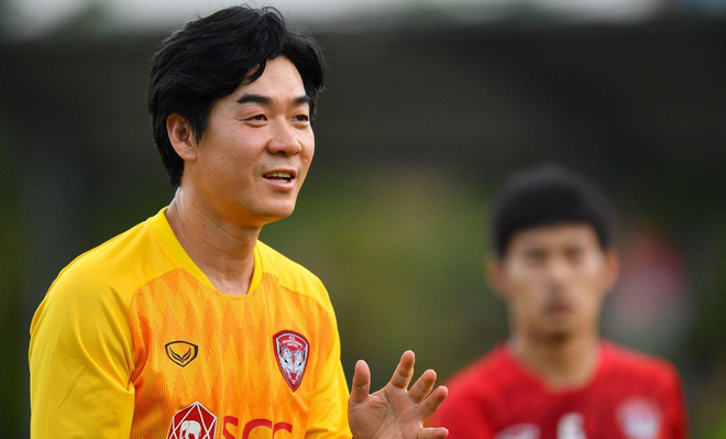 Kiatisak có thể làm thầy Văn Lâm sau khi Muangthong thua sốc đội bét bảng - Ảnh 3.