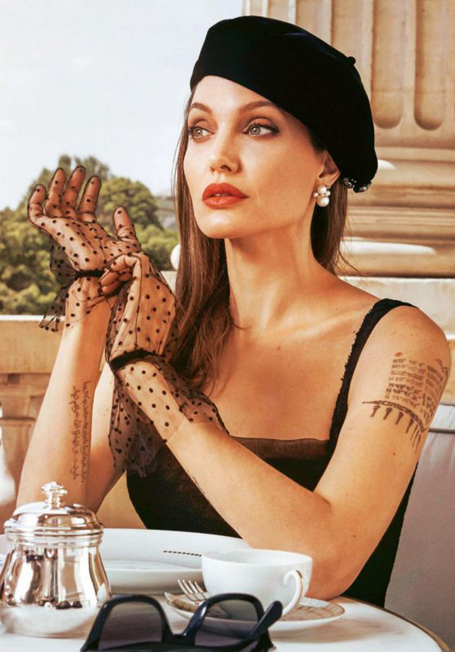 Bộ ảnh tạp chí cũ đầy quý tộc của Angelina Jolie bỗng hot lại: Đúng là nữ hoàng nhan sắc, bảo sao Brad Pitt từng mê muội - Ảnh 2.