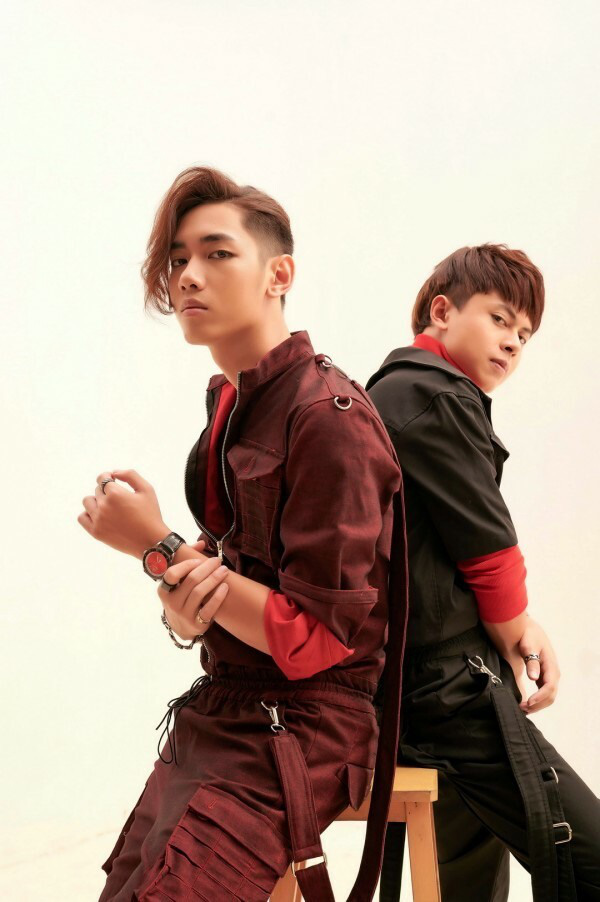 Cùng là gà cưng của K-ICM: Người xuất hiện rồi lặn mất tăm, kẻ 5 lần 7 lượt bị chỉ trích giọng hát live - Ảnh 9.