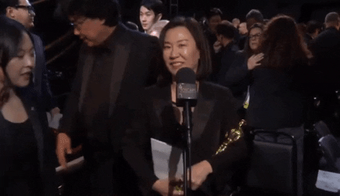 Lúc thế giới vỡ òa vì Ký sinh trùng đại thắng Oscar, Choi Woo Sik bối rối giữa đám đông với biểu cảm Tôi là ai, đây là đâu - Ảnh 1.