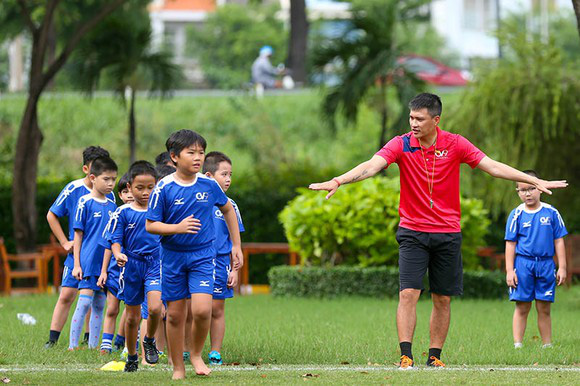 Công Vinh than bị Thuỷ Tiên đuổi khỏi nhà vì mải đi đánh golf: Sống với đam mê sao khó quá - Ảnh 2.