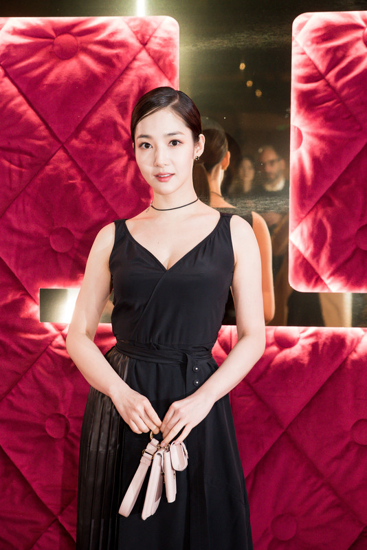 Dàn nữ thần Hàn đọ đại náo nước Ý: Song Hye Kyo đụng độ Han Ye Seul, em gái quốc tế Lisa có cân được em gái quốc dân IU? - Ảnh 29.