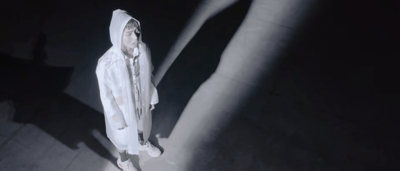 Phát hiện rùng mình: HuyR có 2 cái bóng trong teaser, chiếc bóng nhún nhảy phía sau chính là K-ICM đang cầm đàn? - Ảnh 2.