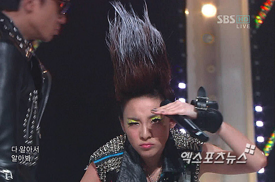 Dara chọn ra kiểu tóc độc đáo nhất khi còn ở cùng 2NE1: Cạo nửa đầu, tóc cây dừa hay dựng đứng như bị sét đánh? - Ảnh 9.