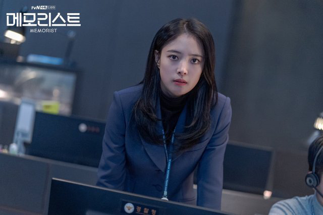 Yoo Seung Ho có sức mạnh siêu nhiên, cùng tình trẻ của Ji Sung truy bắt kẻ giết người trong Memorist - Ảnh 5.
