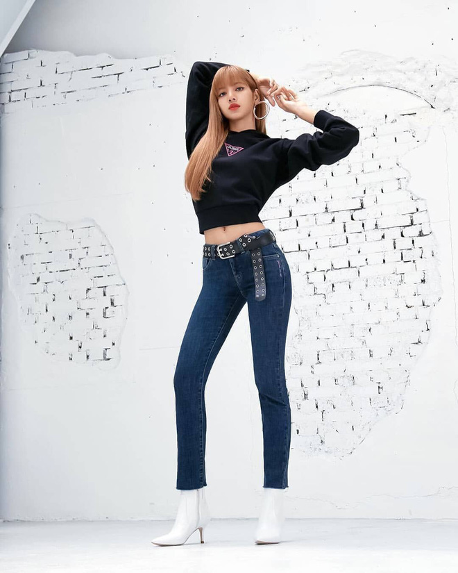 8 nàng búp bê sống của Kpop: Lisa đẹp siêu thực, mỹ nhân đẹp nhất thế giới năm 2019 Tzuyu có đọ lại nổi dàn nữ thần đàn chị? - Ảnh 5.