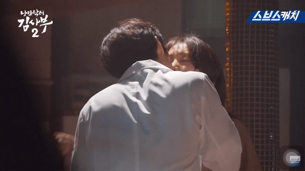 Hậu trường nụ hôn tập cuối của Lee Sung Kyung Người Thầy Y Đức 2: Ahn Hyo Seop tình tứ hơn cả trên phim thế này? - Ảnh 7.