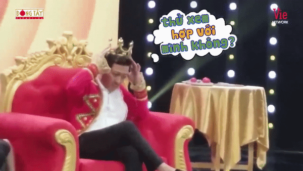 Clip: Đáng yêu như Trường Giang, đang buồn hiu chờ quay hình bỗng tươi tỉnh hẳn khi gọi điện cho vợ con - Ảnh 4.