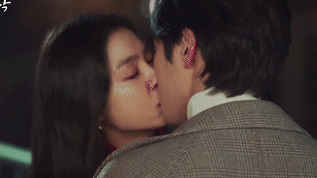 tvN tung ảnh preview tập 15 Crash Landing on You khó hiểu: Seo Ji Hye bỏ trốn cùng thánh lừa đảo ở nhà tranh của Hyun Bin? - Ảnh 1.