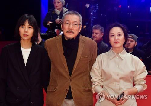 Đạo diễn ngoại tình lắm tài nhiều tật xứ Hàn thắng giải Gấu Bạc danh giá cho phim hợp tác với bồ nhí Kim Min Hee - Ảnh 2.