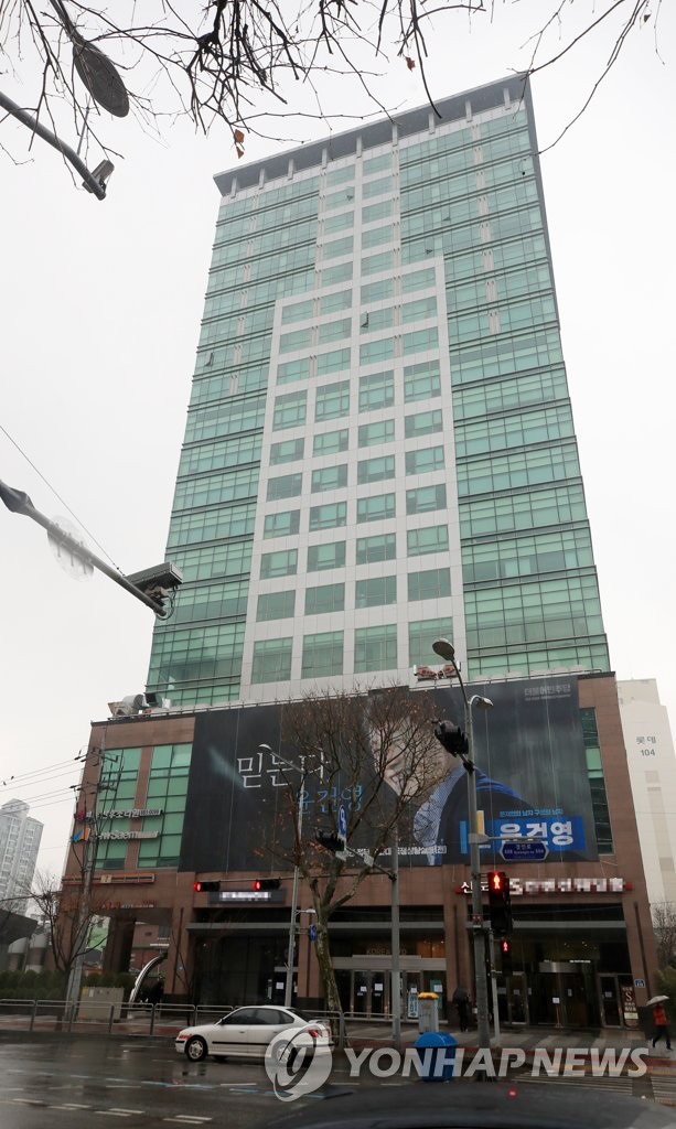 Hàn Quốc: Một văn phòng nằm trong khu vực sầm uất trở thành ổ dịch virus corona lớn nhất Seoul, ít nhất 50 người nhiễm bệnh - Ảnh 2.