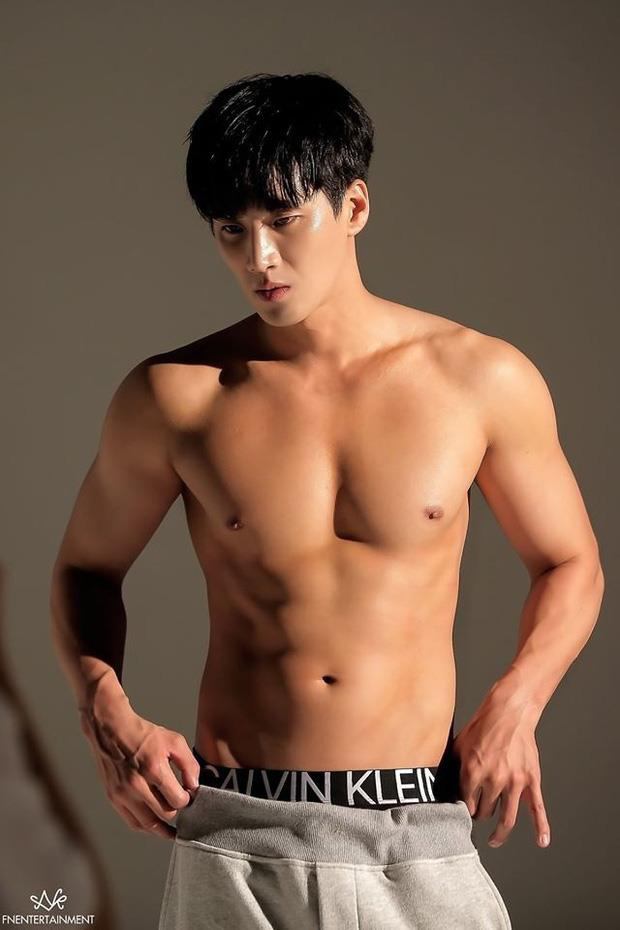 3 điểm quyến rũ từ cậu ấm bóp cổ gà Ahn Bo Hyun ở Tầng Lớp Itaewon - Ảnh 9.