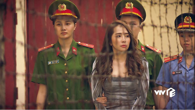 Đẳng cấp đi tù như vedette ở phim châu Á: Quỳnh Nga diện váy ngành chưa sốc bằng đại tiệc thời thượng của rich kid Im Soo Hyang - Ảnh 1.