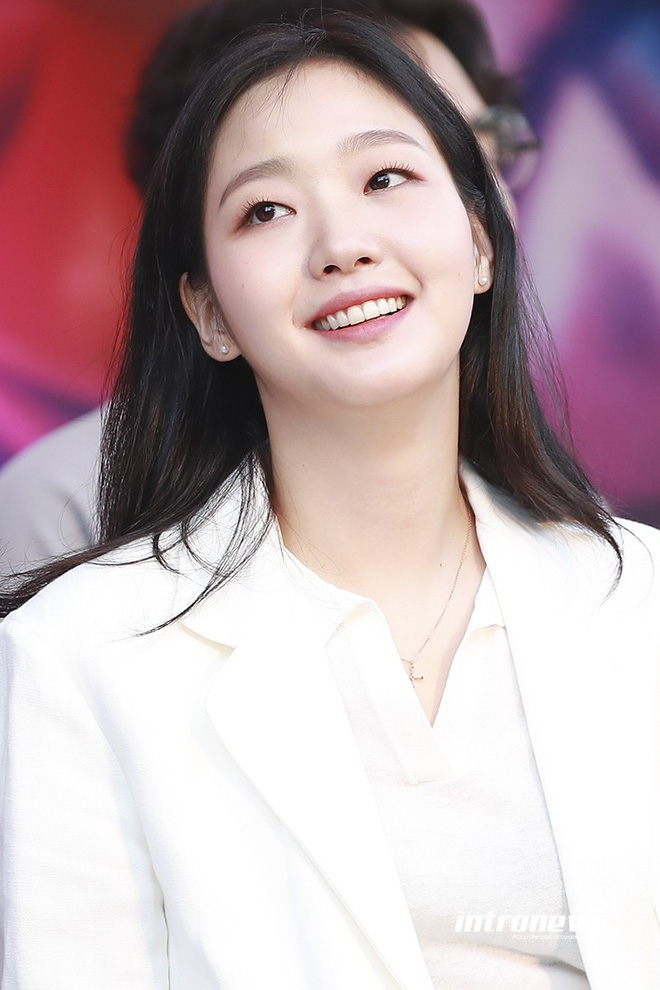 Kim Go Eun: Nàng thơ mới của Lee Min Ho gây tranh cãi từ visual, phim 18  đến tình chú cháu và tài năng bùng nổ bất ngờ - Ảnh 6.