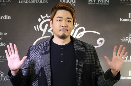 Sự nghiệp cố nam diễn viên Moon Ji Yoon: Gần hai thập kỉ chưa một lần vai chính, quen mặt khán giả Việt nhờ Cheese In The Trap - Ảnh 1.