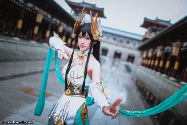 LMHT: Ngắm nhìn vẻ đẹp thoát tục tựa tiên nữ của cosplayer Trung Quốc trong bộ ảnh Irelia Thánh Kiếm - Ảnh 5.