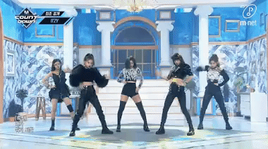 Ryujin (ITZY) diễn vũ đạo lắc vai “nuột” đến mức ai cũng muốn thử, trấn an mọi người là “không khó đâu” nhưng Knet than... muốn trật khớp vai! - Ảnh 4.