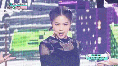 Ryujin (ITZY) diễn vũ đạo lắc vai “nuột” đến mức ai cũng muốn thử, trấn an mọi người là “không khó đâu” nhưng Knet than... muốn trật khớp vai! - Ảnh 8.