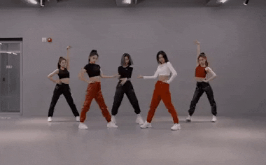 Ryujin (ITZY) diễn vũ đạo lắc vai “nuột” đến mức ai cũng muốn thử, trấn an mọi người là “không khó đâu” nhưng Knet than... muốn trật khớp vai! - Ảnh 11.
