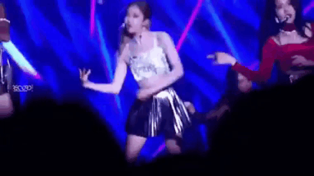 Thánh cân mọi tai nạn thời trang gọi tên Rosé: Bao lần gặp sự cố trang phục trên sân khấu là ngần ấy pha xử lý xuất sắc - Ảnh 3.