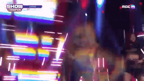 Chán vũ đạo rập khuôn qua bao sân khấu, Ryujin (ITZY) bất ngờ “tung cước” làm fan dậy sóng vì ngầu như muốn “dằn mặt” antifan - Ảnh 2.