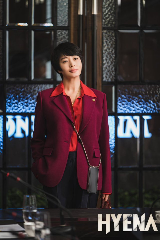 4 chị đại oanh tạc màn ảnh Hàn đầu 2020: Luật sư siêu ngầu Kim Hye Soo không đọ lại độ hot của mĩ nhân cảnh nóng này - Ảnh 1.