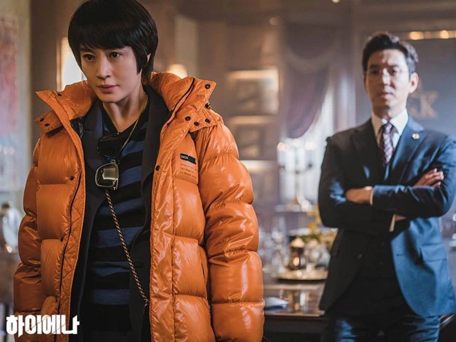 4 chị đại oanh tạc màn ảnh Hàn đầu 2020: Luật sư siêu ngầu Kim Hye Soo không đọ lại độ hot của mĩ nhân cảnh nóng này - Ảnh 2.