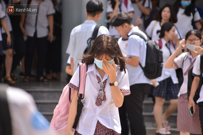 Quảng Trị yêu cầu theo dõi tại nhà 14 học sinh sau 1 ngày đi học lại - Ảnh 1.