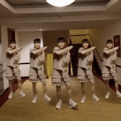 Nhóm 5 Đức Phúc comeback dance cover vũ điệu rửa tay: Fan tuyên bố đây là phiên bản dance Ghen Cô Vy chất chơi nhất! - Ảnh 2.