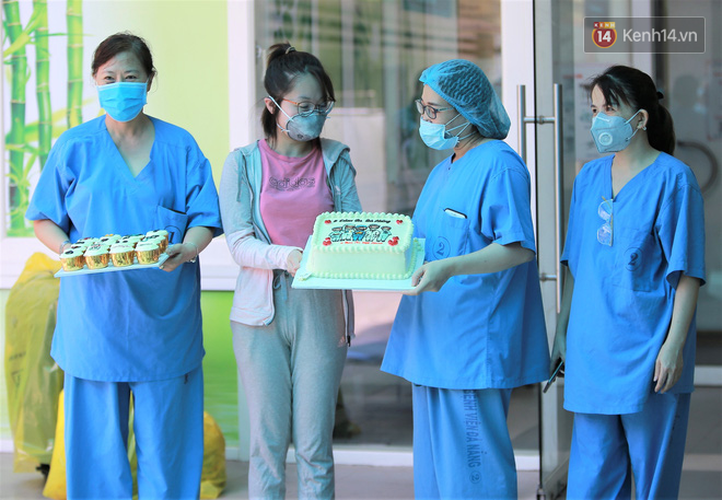 Nụ cười sau lớp khẩu trang của các bác sĩ chữa khỏi 6 ca bệnh Covid-19 ở Đà Nẵng: Tổ quốc gọi, chúng tôi luôn sẵn sàng. Chúng tôi không e sợ! - Ảnh 3.