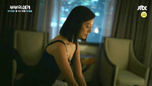 “Bà cả” Kim Hee Ae của Thế Giới Hôn Nhân: Nữ hoàng truyền hình chuyên trị phim ngoại tình, 53 tuổi vẫn “xử gọn” cảnh nóng - Ảnh 15.