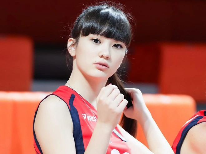 Nữ thần bóng chuyền châu Á bị đồng đội xa lánh vì như trung tâm vũ trụ, tính chuyển hẳn sang làm người mẫu - Ảnh 1.