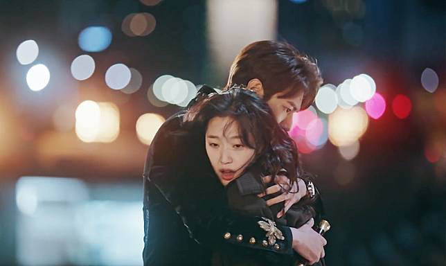 Kim Go Eun bắt đền Lee Min Ho vì bị kim cương đập trúng mặt, hậu trường Quân Vương Bất Diệt cưng hơn cả phim thế này! - Ảnh 2.